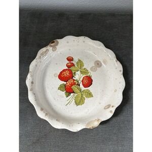 Vintage 1981 Stoneware Strawberry Patch Pie Plate Cottagecore Mature Chips